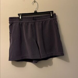 Lululemon women’s  Softstreme HR short shorts